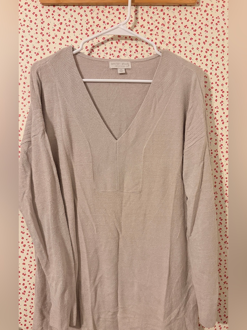 Barefoot Dreams Cozy Chic Ultralight V-Neck  Sweater - Light Taupe/Cream